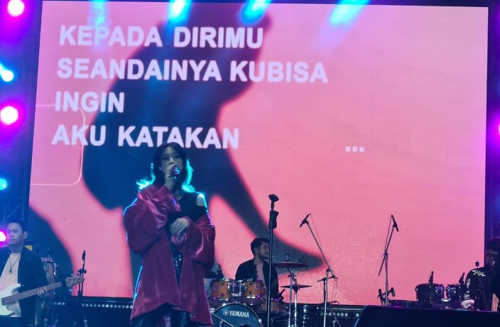 Penampilan penyanyi Keisya Levronka di hadapan publik Surabaya, Sabtu (12/8) malam. - Image