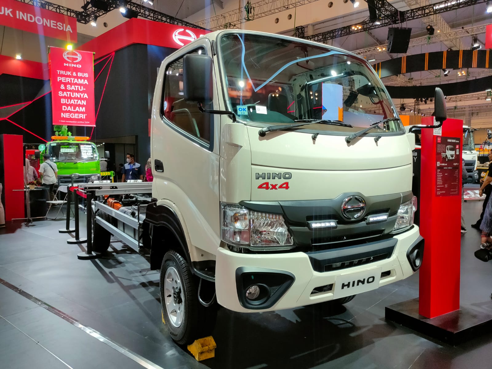 Microbus Hino 4x4 hadir di GIIAS 2023. - Image