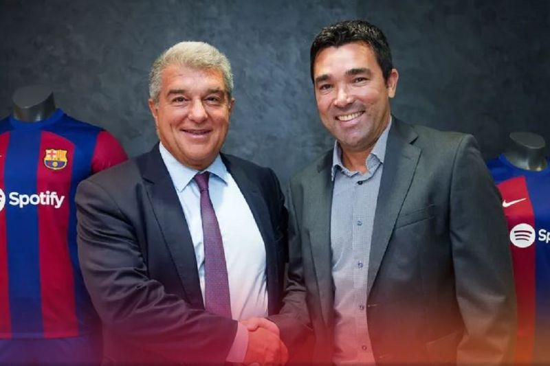 Barcelona tunjuk Deco (kanan) sebagai direktur olahraga baru pada Kamis 17 Agustus 2023. fcbarcelona.com - Image