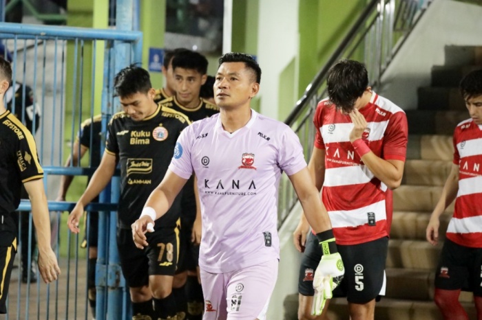 Wawan Hendrawan memiliki ambisi meraih clean sheet ketiganya secara beruntun bersama Madura United. - Image