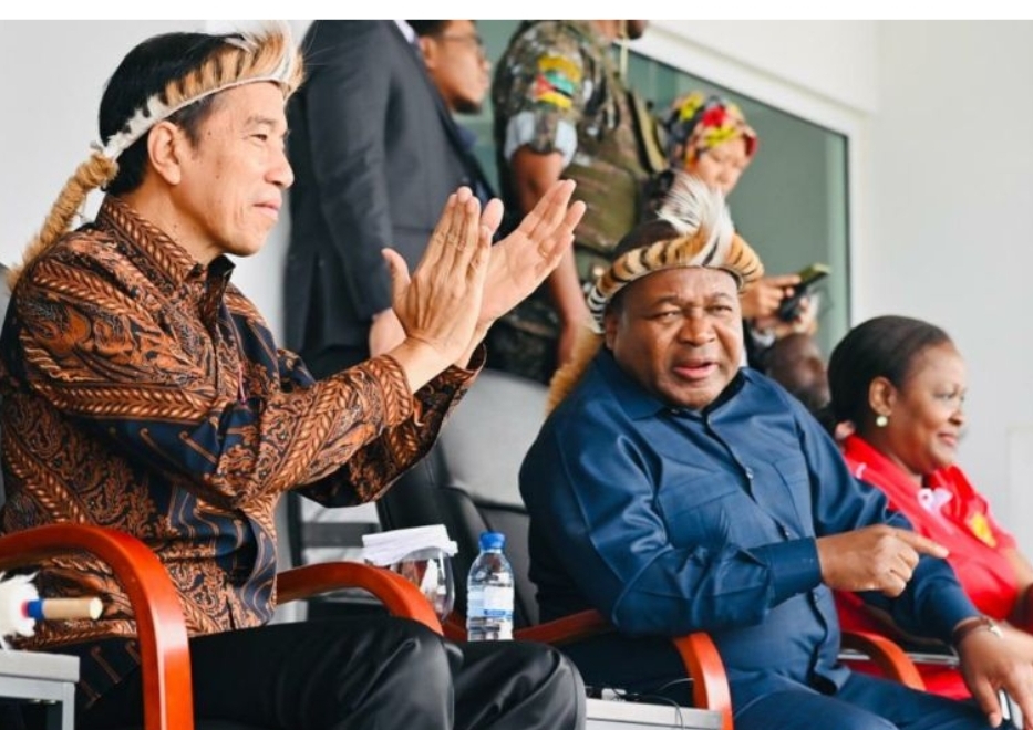 Presiden Joko Widodo didampingi Presiden Republik Mozambik Filipus Nyusi menghadiri acara pembukaan Festival Budaya Nasional 2023 (23/8/2023). - Image
