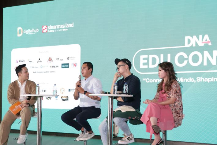 Talk show bertajuk Life after Graduation, Thriving in Tech-Driven World di acara DNA Edu Connect. - Image