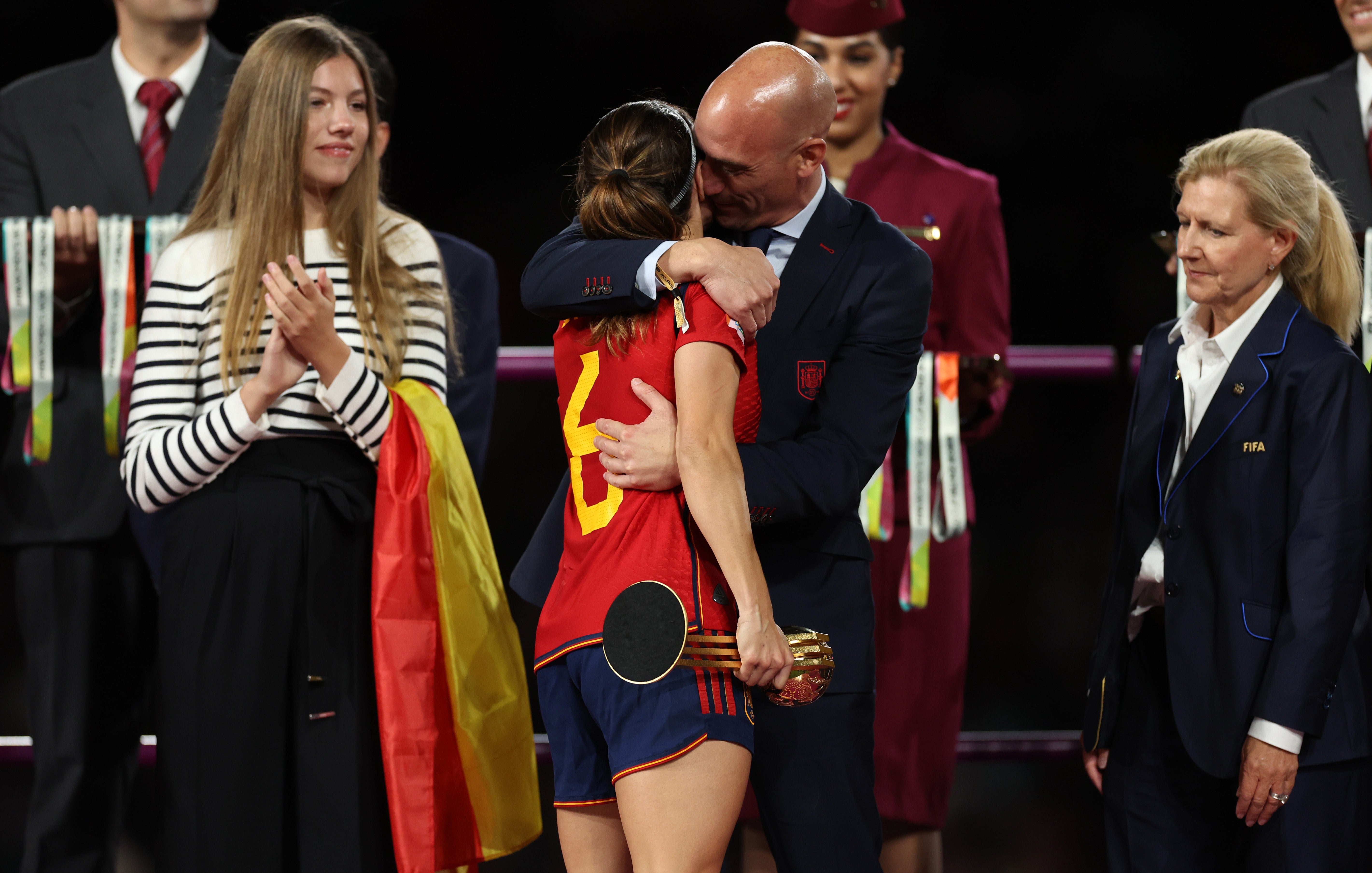 Presiden RFEF Luis Rubiales mendapatkan skors 90 hari dari FIFA buntut mencium bibir pemain timnas putri Spanyol Jennifer Hermoso. - Image