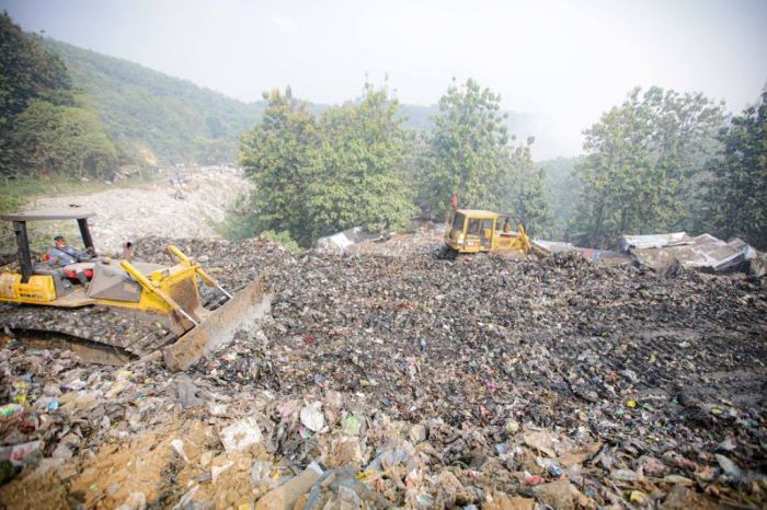Situasi pengolahan sampah di Tempat Pembuangan Akhir (TPA) Sarimukti. - Image