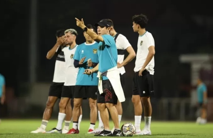 Pelatih timnas Indonesia, Shin Tae-yong telah memanggil 24 pemain untuk laga FIFA Matchday menghadapi Turkmenistan, 8 September mendatang. Dari 24 pemain terbut, tidak ada satupun punggawa Persebaya. - Image