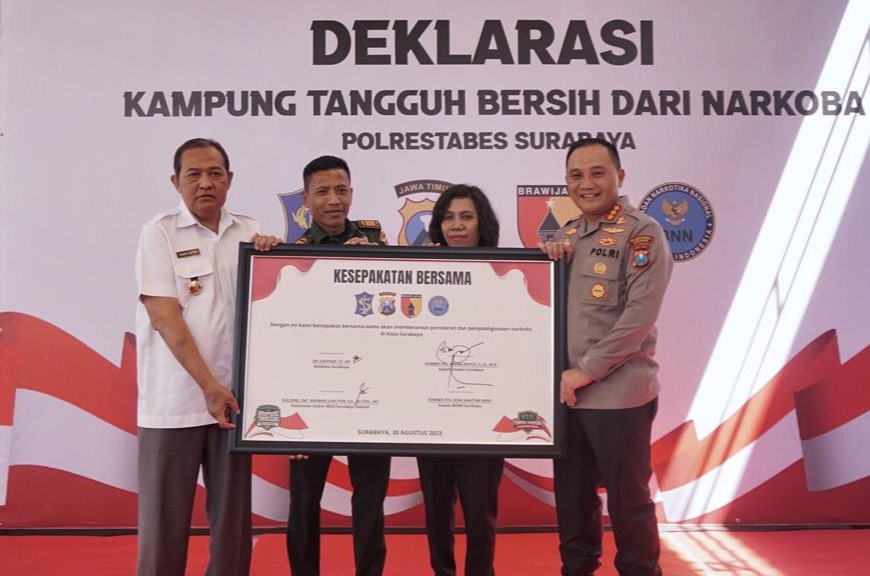 Kapolrestabes Surabaya Kombespol Pasma Royce Resmikan Posko Kampung Tangguh Bersih Narkoba di Pasar Burung, Kupang Gunung Timur, eks lokalisasi Dolly. - Image