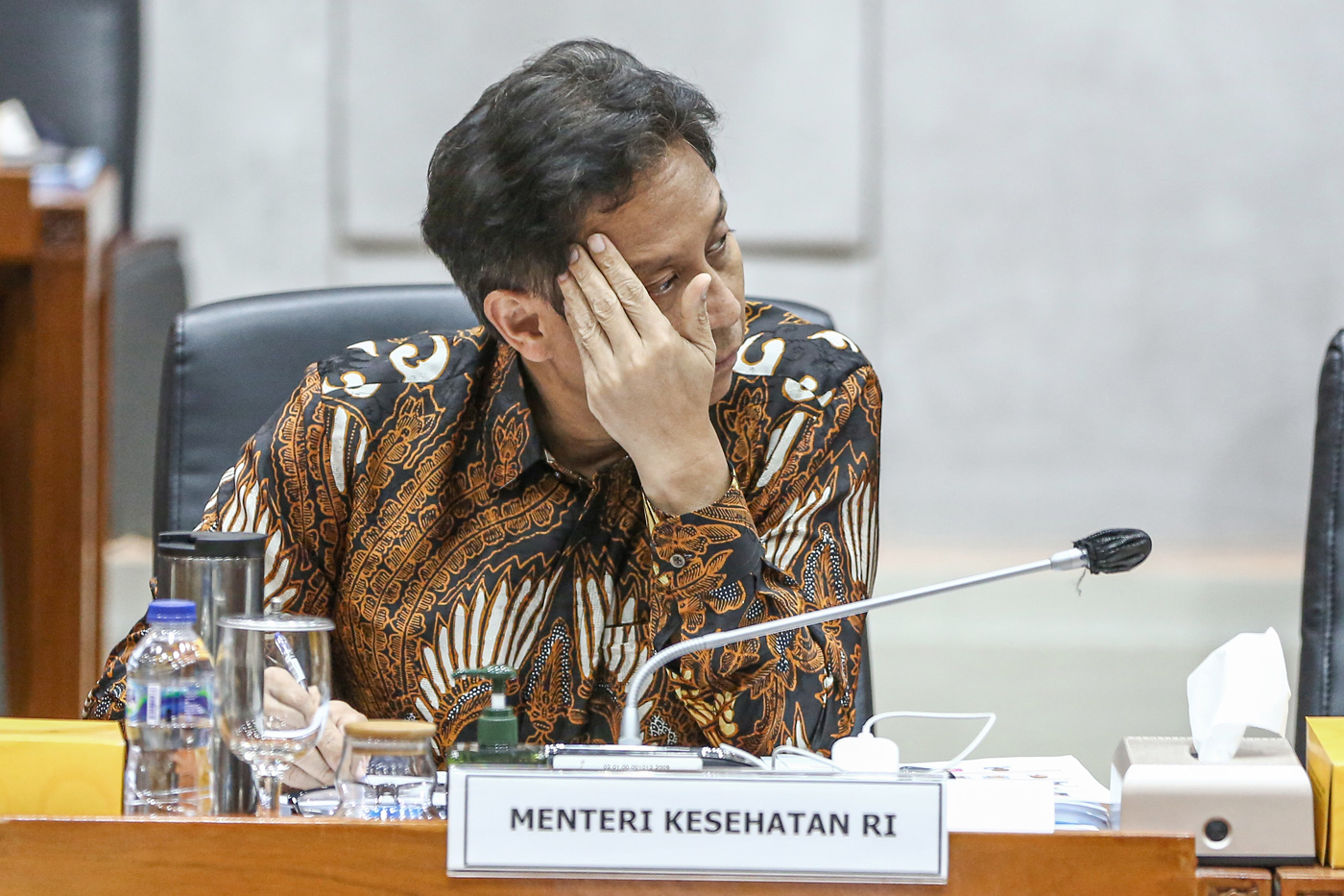 Menteri Kesehatan (Menkes) Budi Gunadi Sadikin saat menghadiri rapat kerja dengan Komisi IX DPR di Gedung Nusantara II Senayan, Jakarta, Rabu (30/8/23). Budi Gunadi Sadikin menyoroti kualitas udara di Jabodetabek dalam kurun 2 tahun terakhir. Budi mengata - Image