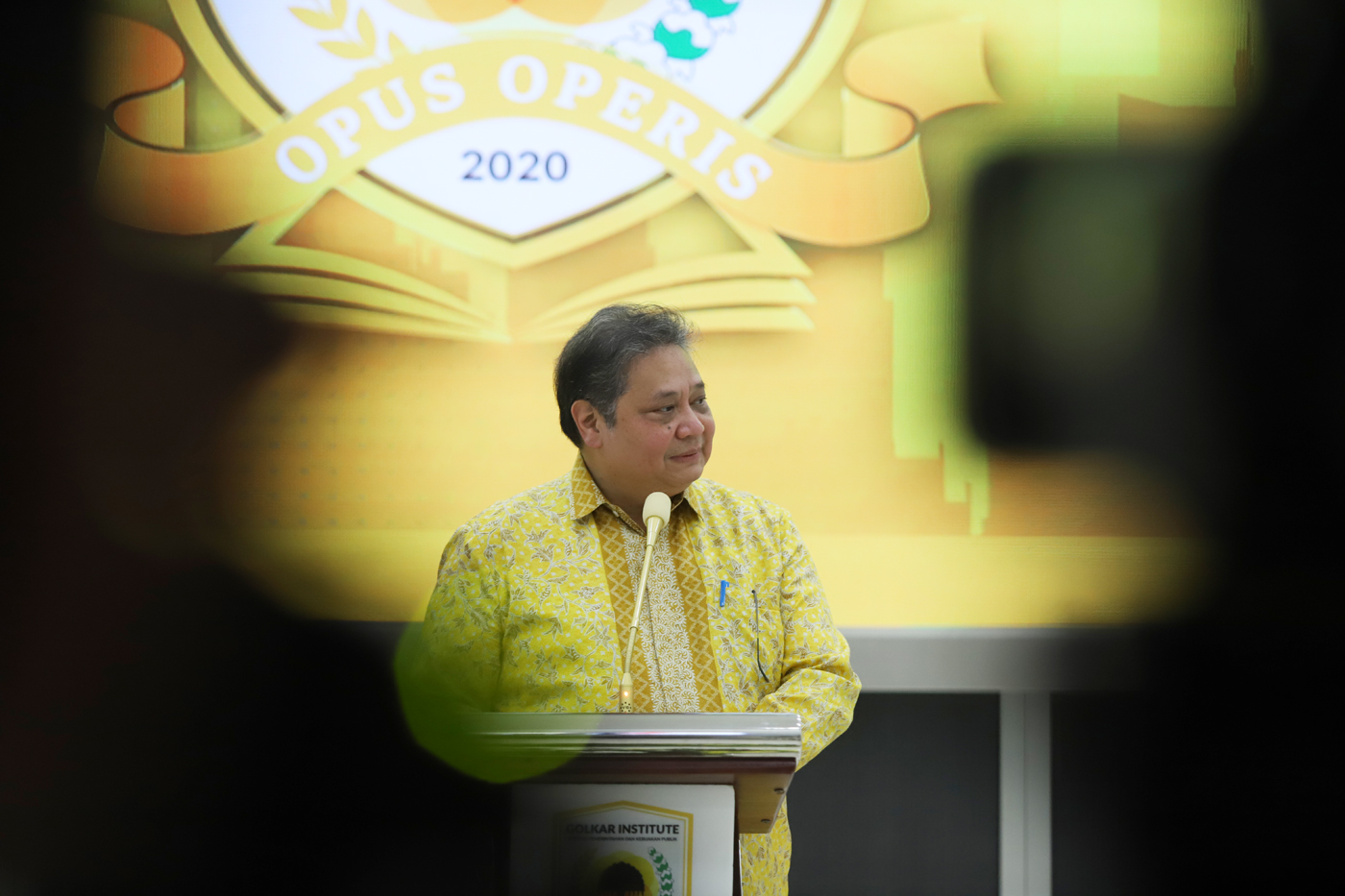 Ketua Umum Partai Golkar Airlangga Hartanto memberikan sambutan pada acara Golkar Institute di Kantor DPP Golkar, Jakarta, Kamis (31/8/2023). - Image