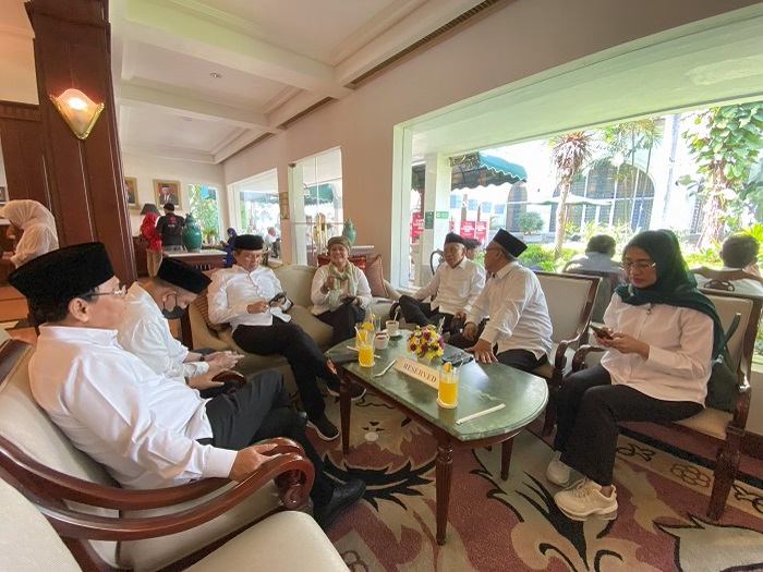 Puluhuan kiai menghadiri deklarasi Anies Baswedan-Cak Imin di Hotel Majapahit Surabaya, Sabtu (2/9). - Image