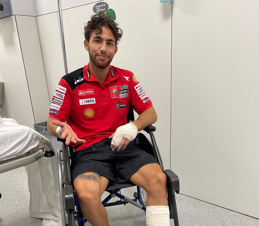 Kondisi Enea Bastianini setelah menjalani operasi usai mengalami crash di GP Barcelona. - Image