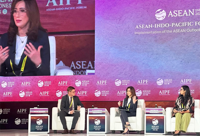 Wakil Direktur Bank Mandiri Alexandra Askandar saat berbicara dalam acara AIPF 2023, Jakarta (6/9/2023). - Image