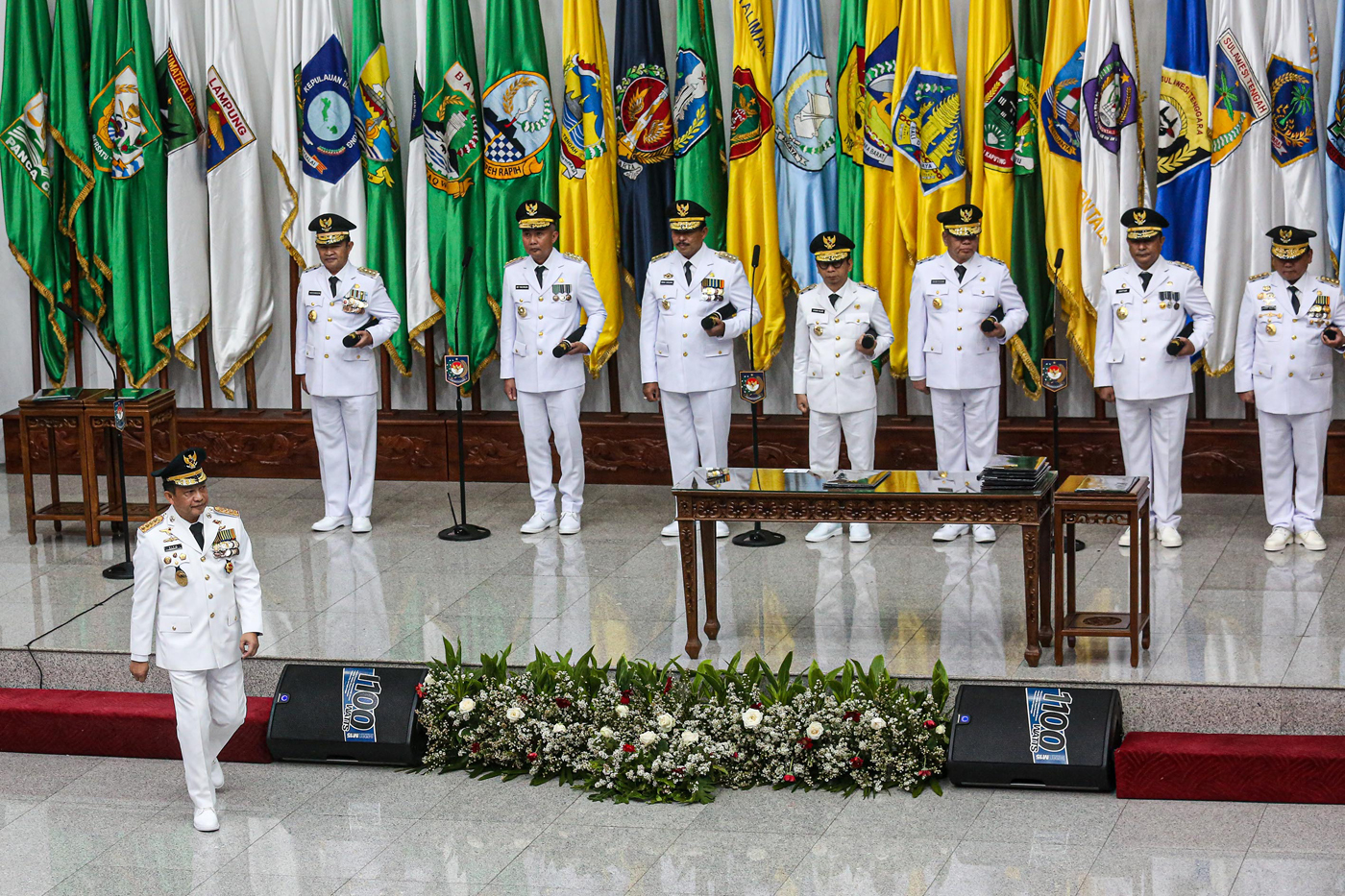 Menteri Dalam Negeri Tito Karnavian (kiri) saat melantik sembilan Penjabat Gubernur di Gedung Sasana Bhakti Praja Kementerian Dalam Negeri, Jakarta, Selasa (5/9/2024). Menteri Dalam Negeri atau Mendagri Tito Karnavian resmi melantik Penjabat Gubernur bebe - Image
