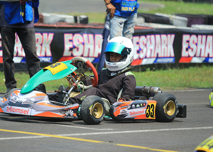 Pembalap gokart TRA saat mengikuti Kejurnas Karting 2023 di Sentul, Bogor, Minggu (3/9/2023). - Image