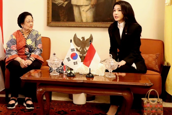 Presiden RI kelima Megawati Soekarnoputri menerima kunjungan Ibu Negara Korea Selatan (Korsel) Kim Keon Hee di Istana Batu Tulis, Bogor, Kamis (7/9). (IST) - Image