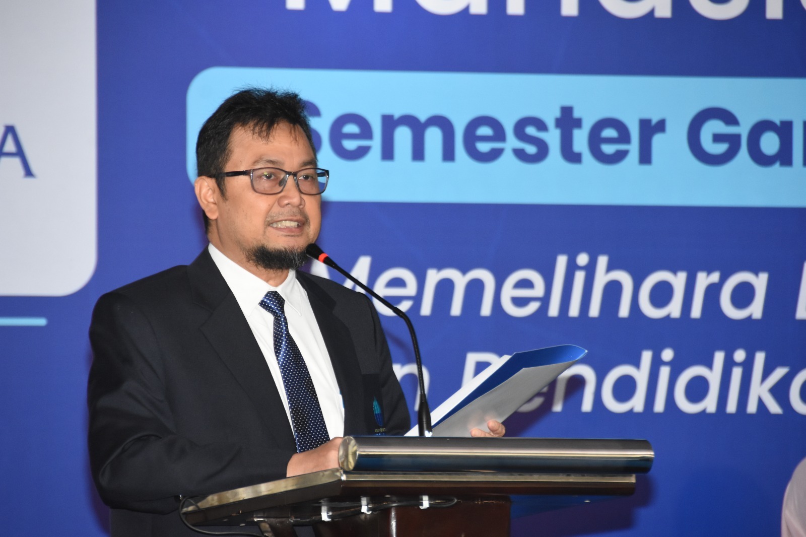 Rektor UMB Prof. Dr. Andi Adriansyah, M.Eng., Rektor Universitas Mercu Buana dalam acara pembukaan perkuliahan tahun akademik 2023/2024 - Image