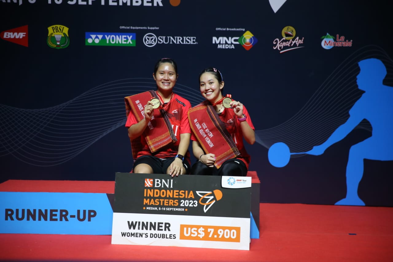 Lanny Tria Mayasari/Ribka Sugiarto memenangi gelar ganda putri di Indonesia Masters, Medan. - Image