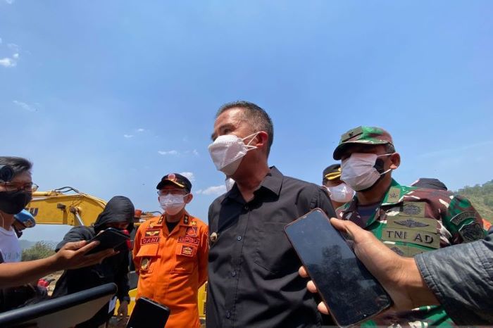 Penjabat Gubernur Jawa Barat Bey Triadi Machmudin di TPA Sarimukti, Kabupaten Bandung Barat, Selasa (12/9). - Image