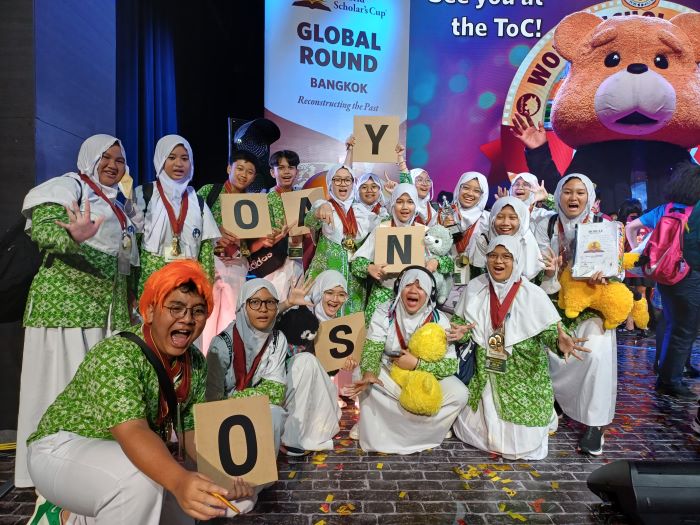 Siswa SMP Islam Al Azhar 13 Kota Surabaya meraih prestasi kompetisi internasional, World Scholar - Image