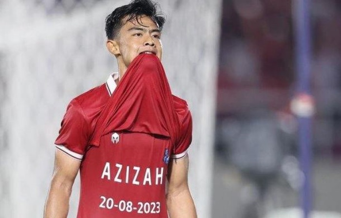 Pratama Arhan melakukan selebrasi yang diperuntukkan untuk istrinya, Nurul Azizah Rosiade. (Instagram/@timnas.indonesia) - Image