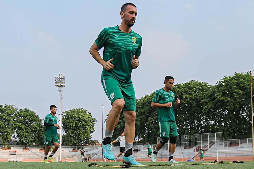 Persebaya Surabaya menyiapkan strategi guna menghadapi Madura United pada Minggu (17/9). - Image