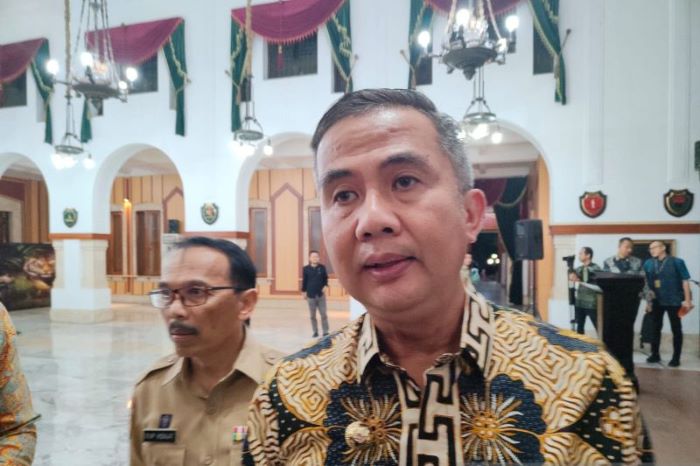 Penjabat Gubernur Jawa Barat Bey Triadi Machmudin. - Image