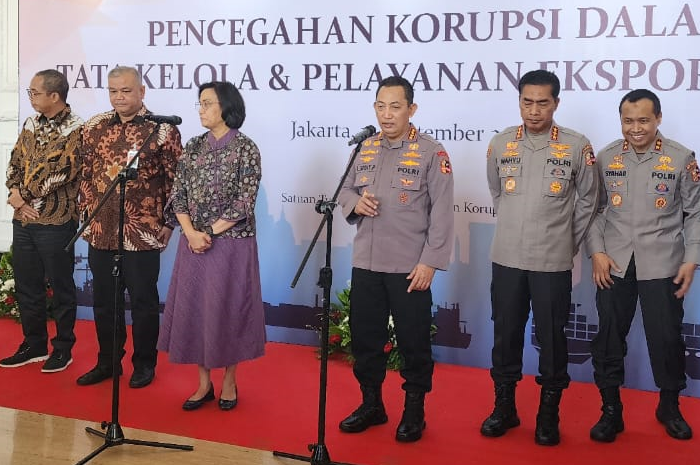 Kapolri Jenderal Listyo Sigit Prabowo dan Menkeu Sri Mulyani usai seminar nasional pencegahan korupsi. - Image