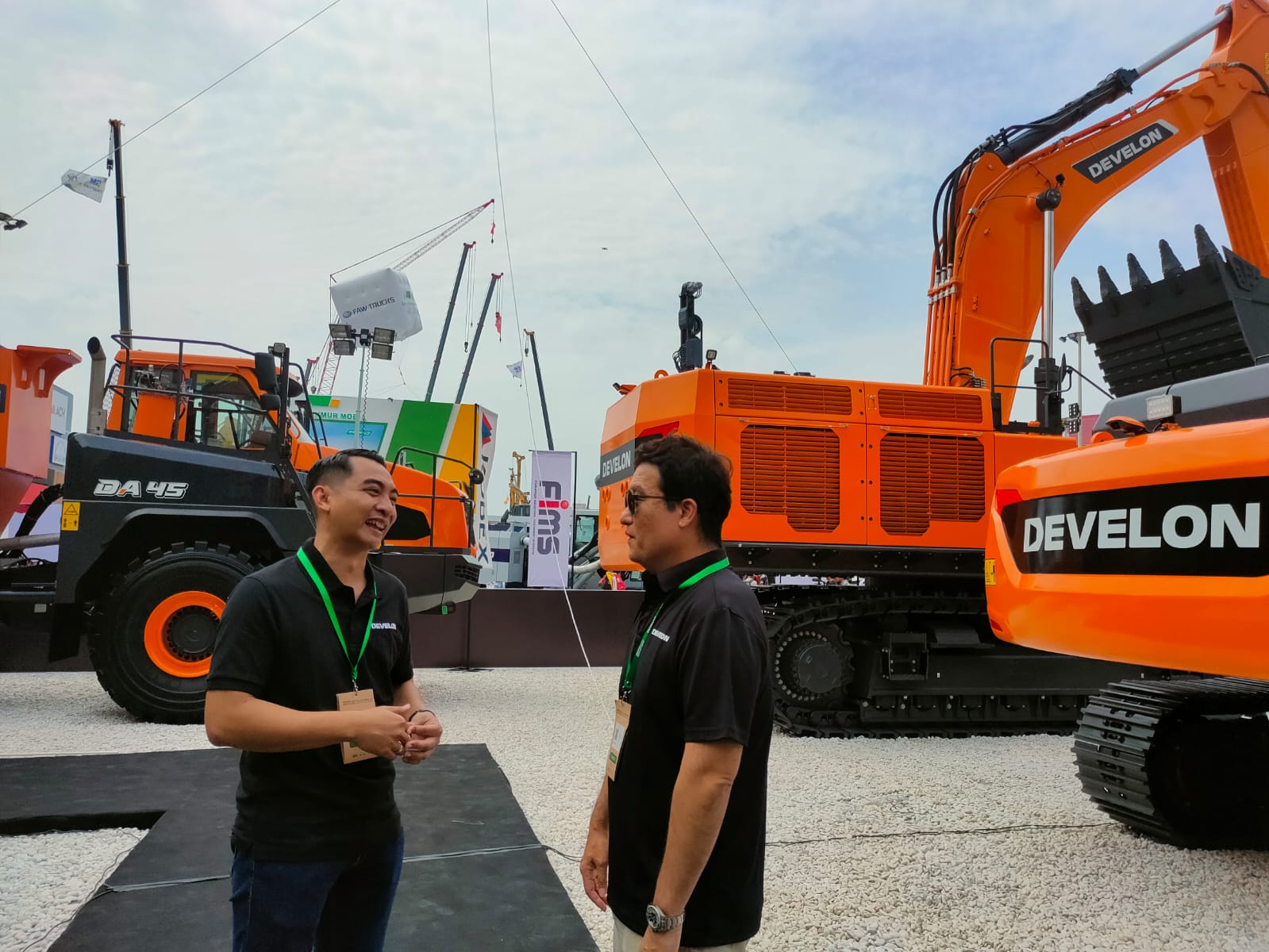 HD Hyundai Infracore hadir di IEE 2023 dengan alat berat Develon baru andalannya. - Image