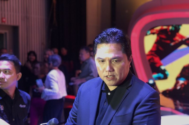 Ketum PSSI Erick Thohir ketika ditemui seusai menyaksikan pengundian babak penyisihan grup Piala Dunia U-17 2023 Indonesia, di Jakarta Barat, Jumat (15/9/2023). (ANTARA/Zaro Ezza Syachniar) - Image