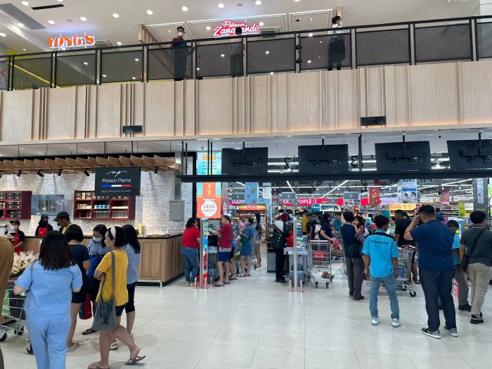PT Mitra Belanja Anda (MBA) meresmikan pembukaan Hokky store terbesar di Pakuwon City Surabaya Timur pada Sabtu (16/9). - Image