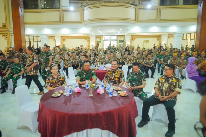 Keluarga besar Generasi Muda Forum Komunikasi Putra Putri Purnawirawan TNI/Polri (GM FKPPI) merayakan HUT ke-45. - Image
