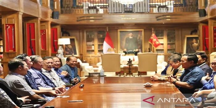 Ketum Demokrat AHY didampingi SBY putuskan dukungan kepada Prabowo di Pilpres 2024./ANTARA - Image