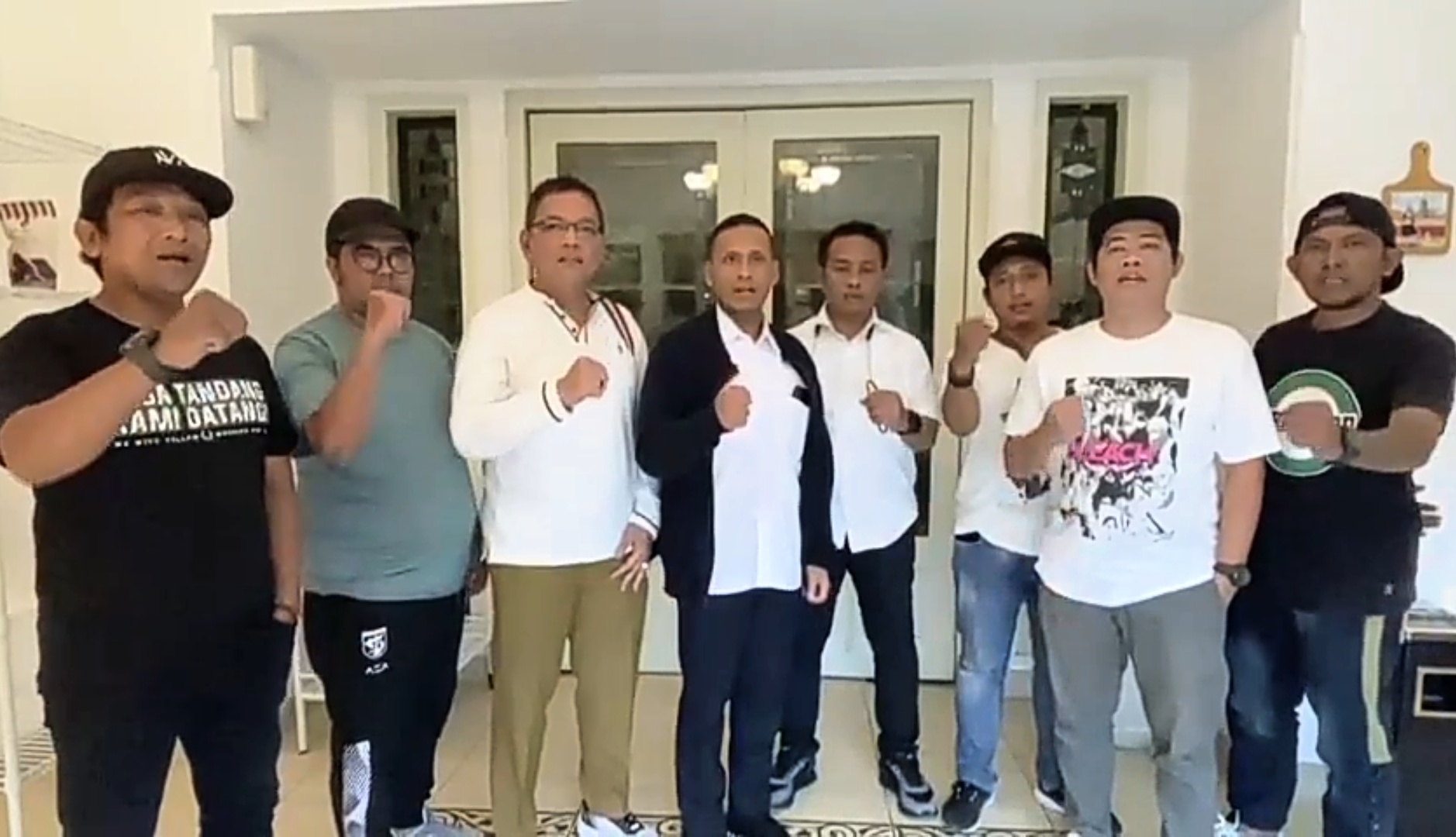 Kementerian PUPR Ijinkan Laga Persebaya vs Arema FC Digelar di Stadion GBT, Bonek Batal Demo./ - Image