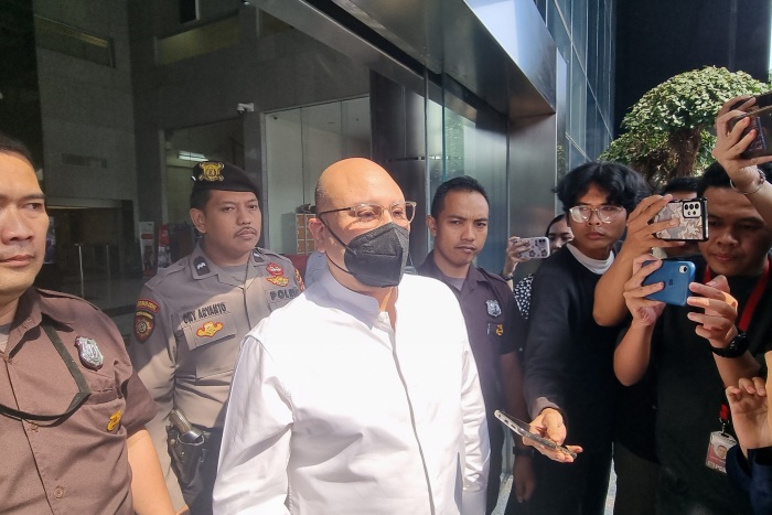 Pengusaha Irwan D Mussry usai menjalani pemeriksaan di Gedung Merah Putih KPK, Jakarta, Rabu (20/9). (Foto: Ridwan) - Image