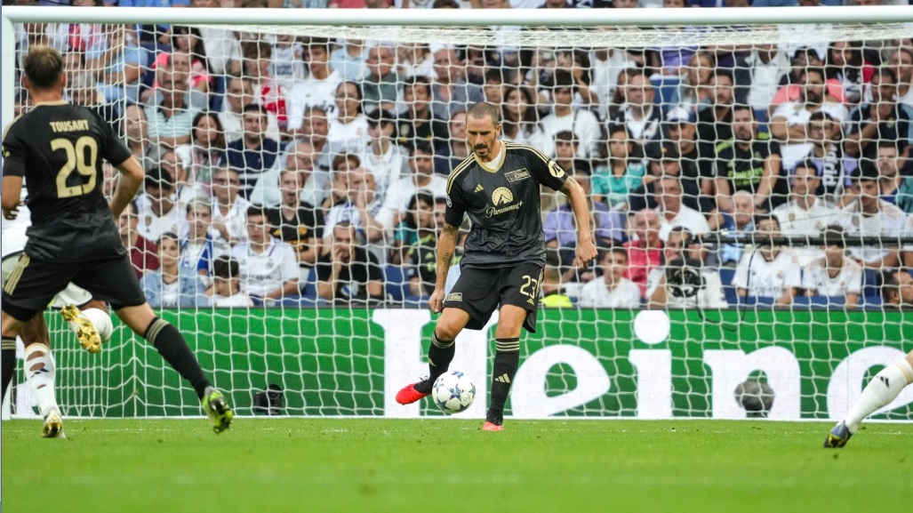 Leonardo Bonucci saat menjaga pertahanan FC Union Berlin kala Melawan Real Madrid dalam lanjutan Liga Champions 2023. Sumber foto : Akun X @bonucci_leo119. - Image