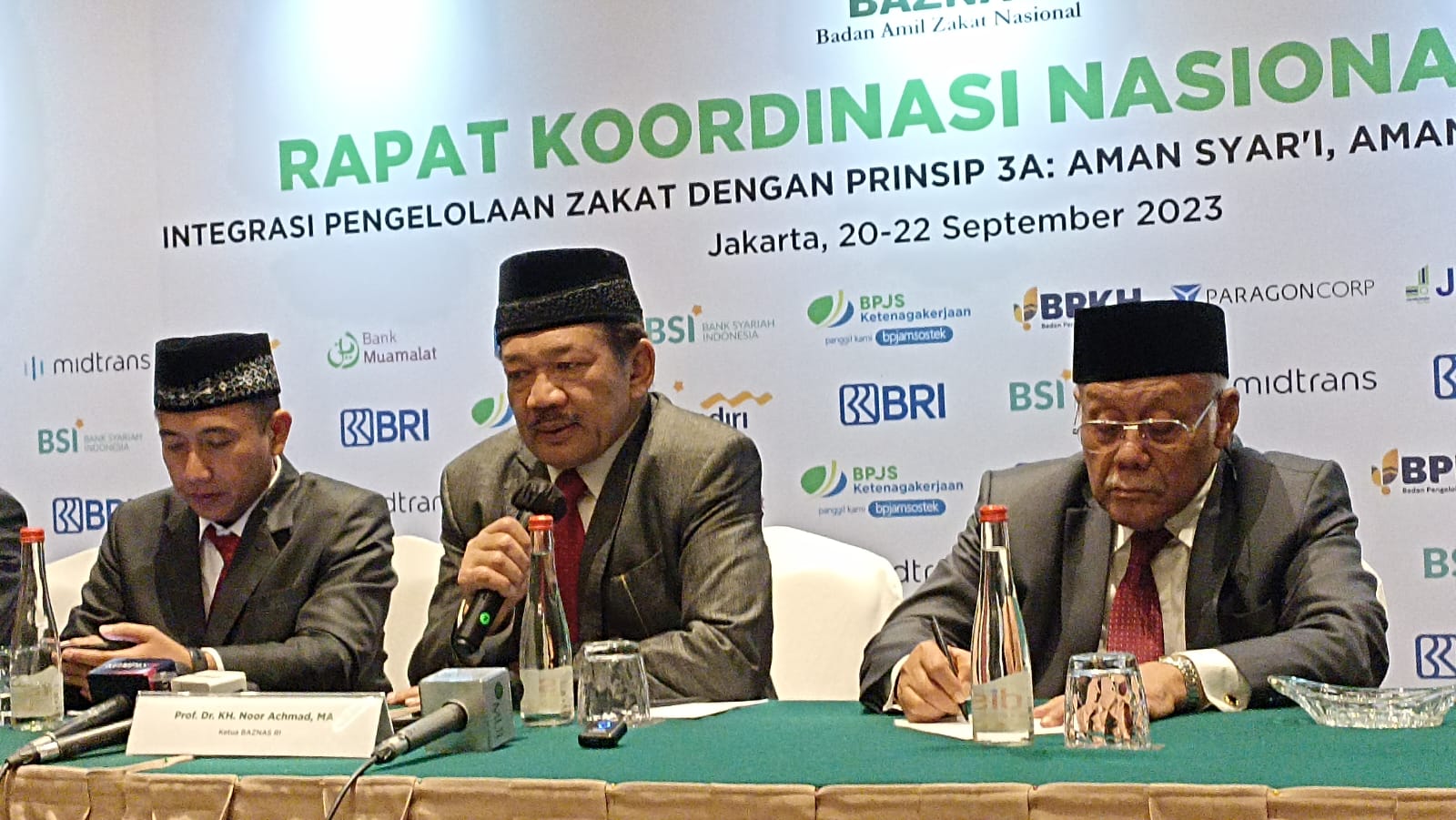 Krtua BAZNAS Pusat Noor Achmad memberikan keterangan saat mengeluarkan surat edaran (SE) kepada Baznas kabupaten/kota, provinsi, serta lembaga amil zakat (LAZ) swasta. - Image