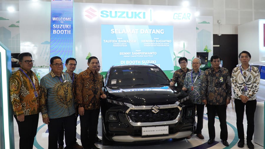 Suzuki di GIIAS Surabaya dengan line-up kendaraan hybrid. - Image