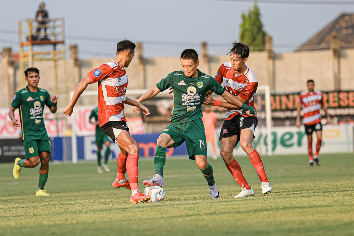 Pemain Persebaya, Sho Yamamoto akan menjadi andalan timnya saat menghadapi Arema FC, Sabtu (23/9)./ jawapos.com - Image