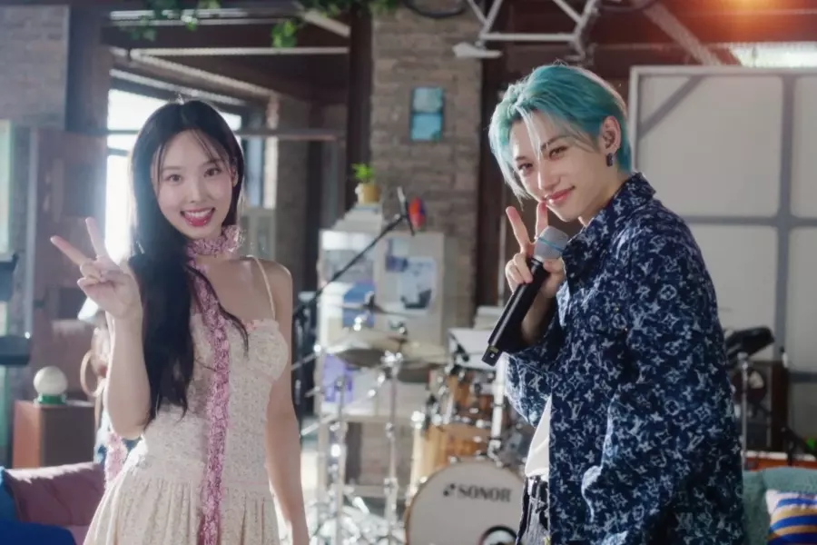 Kejutkan Fans Lakukan Duet Bersama, Nayeon Member Twice dan Felix Stray Kids Rilis Versi Live Band dengan berjudul Lagu No Problem. / Soompi - Image