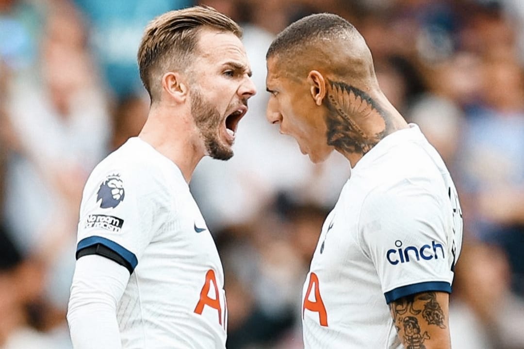 Pemain Tottenham Hotspurs James Madison (liri) dan Richarlison (kanan). (Instagram/@spursofficial). - Image