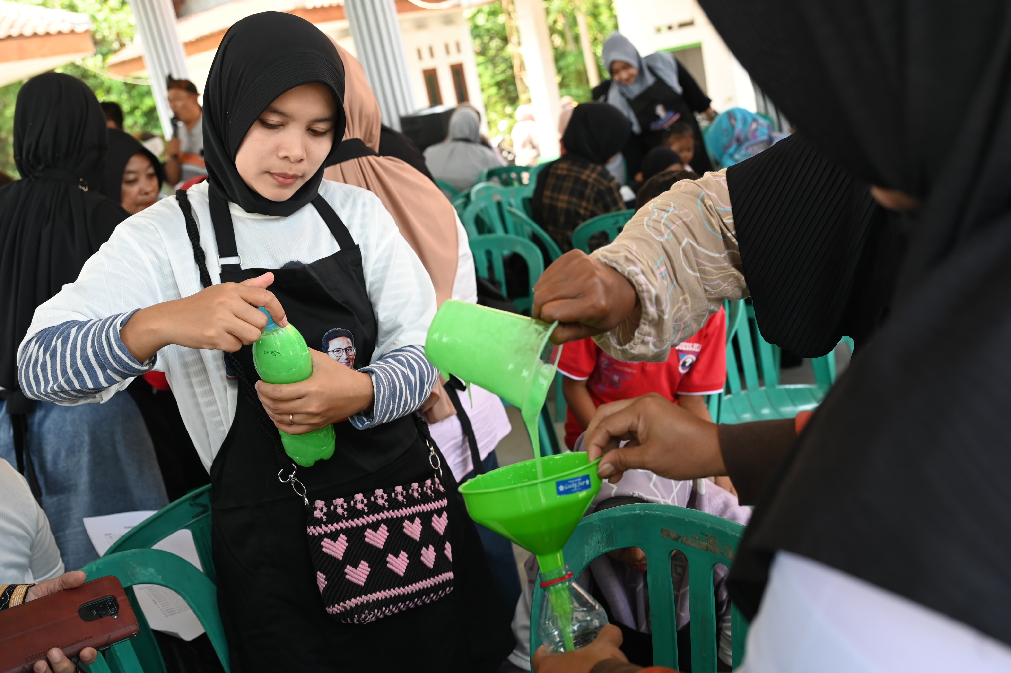 Pelatihan pembuatan sabun cuci piring di Jombang sebagai UMKM baru. - Image