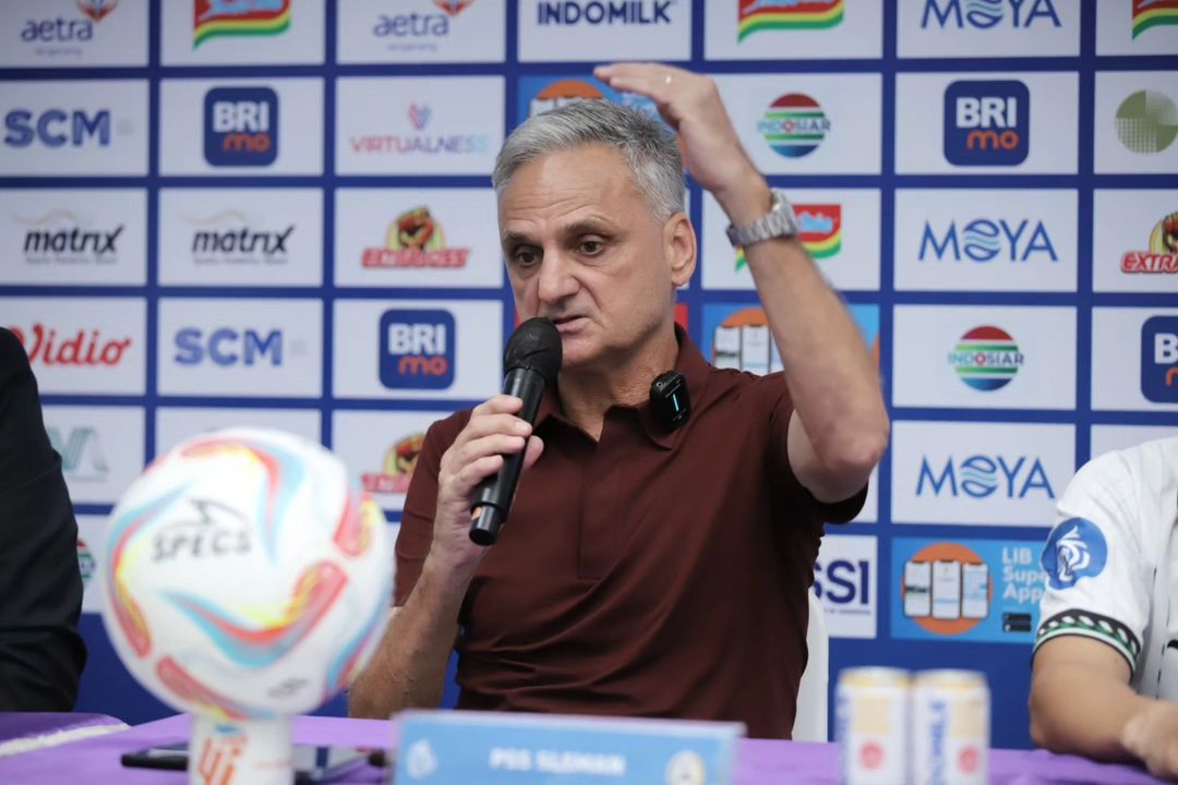 Pelatih PSS Sleman Mihail. (Instagram/@officialmarianmihail). - Image