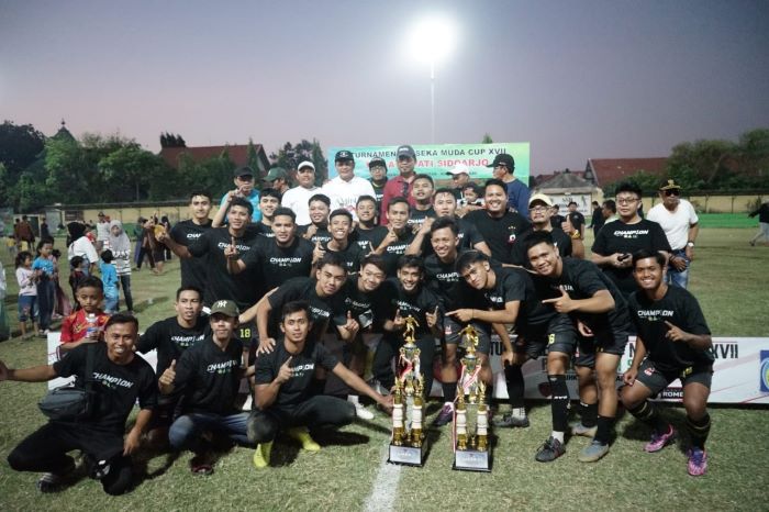 Turnamen Sepak Bola Perseka Muda Cup XVII di Lapangan Desa Kepuh Kiriman, Kecamatan Waru berakhir, Minggu (24/9). - Image