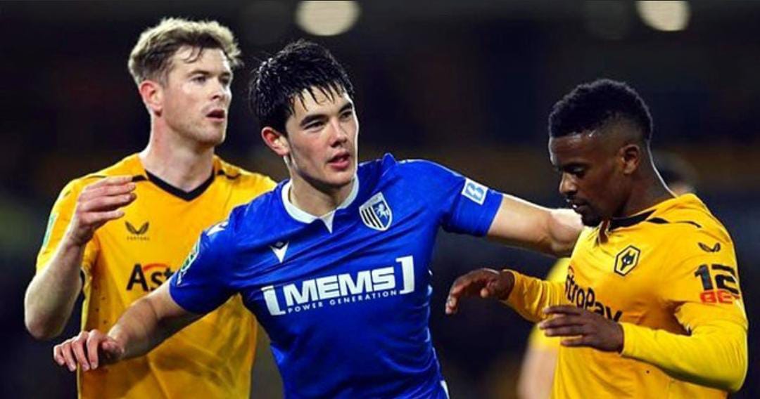 Elkan Baggot bersama Ipswich saat menghadapi Wolves - Image