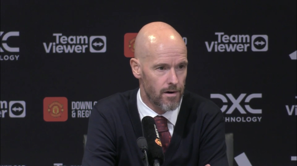 Erik Ten Hag saat melakukan postmatch interview laga Manchester United vs Crystal Palace./Sumber Foto : talkSPORT - Image