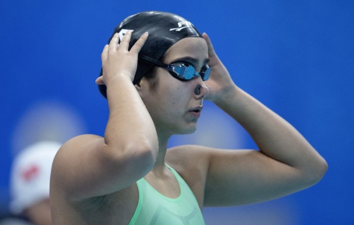 Perenang putri Indonesia Masniari Wolf bersiap mengikuti penyisihan 4x100 meter gaya ganti estafet campuran Asian Games 2022 di Hangzhou Olympic Sports Centre Aquatic Sports Arena, Rabu (27/9). - Image