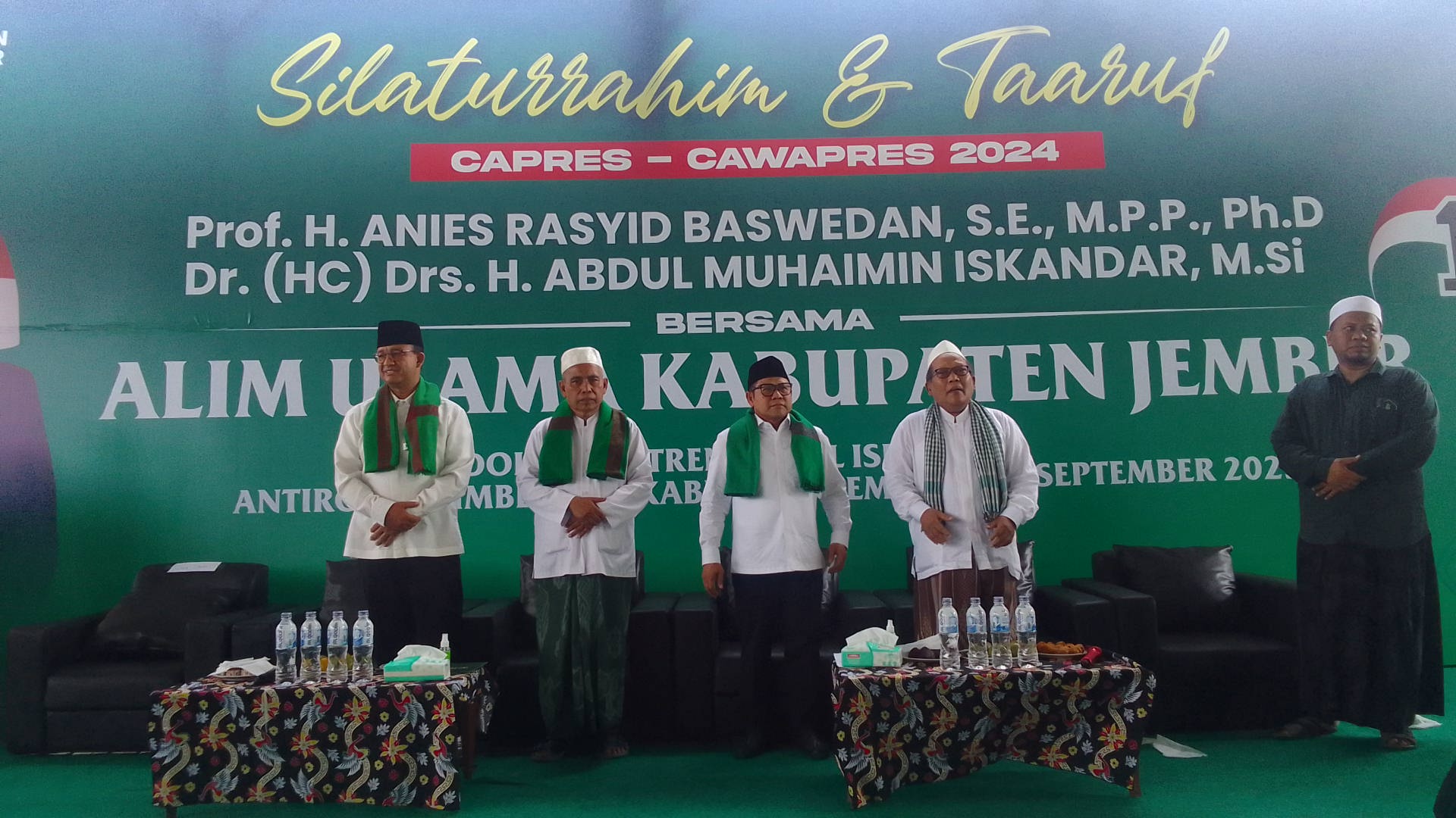 Bacapres Anies Baswedan-bacawapres Muhaimin Iskandar di Pondok Pesantren Nurul Islam, Jember, Jawa Timur, Kamis (28/9). - Image