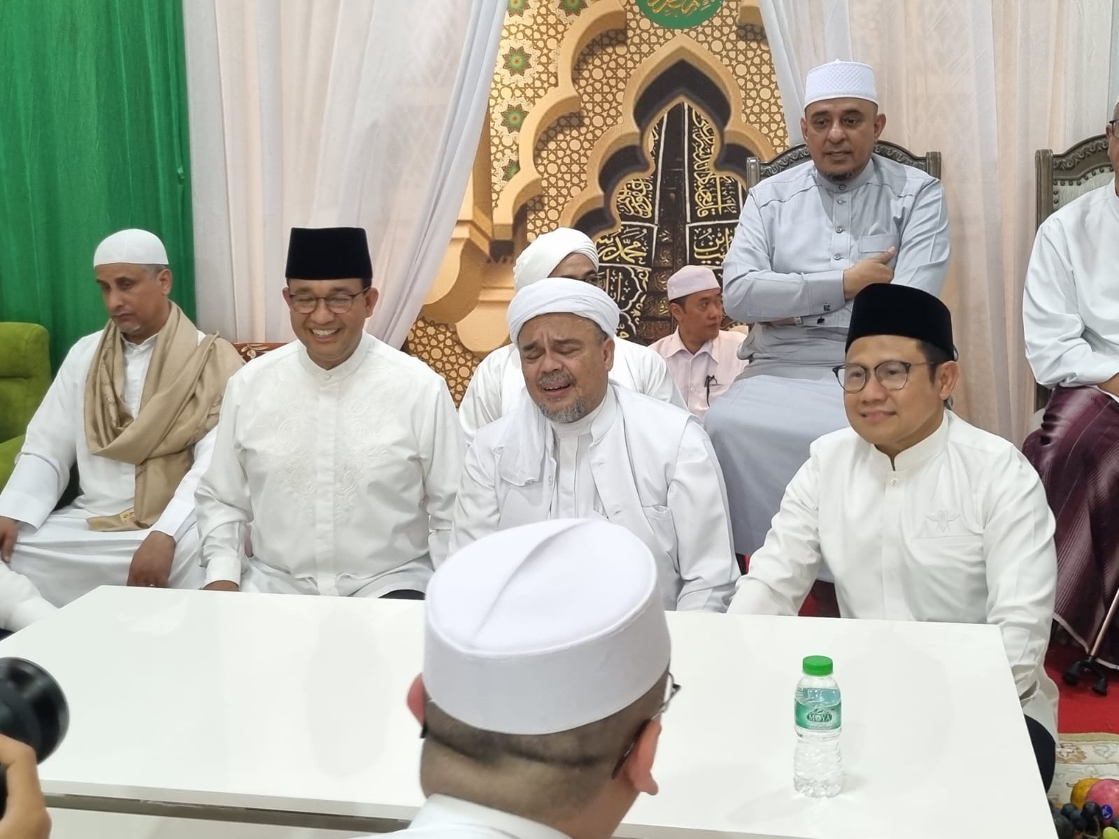 Bakal calon presiden dam calon wakil presiden (capres-cawapres) Anies Baswedan dan Muhaimin Iskandar alias Cak Imin menghadiri pernikahan anak dari Habib Rizieq Shihab di Jalan Petamburan 3, Jakarta - Image