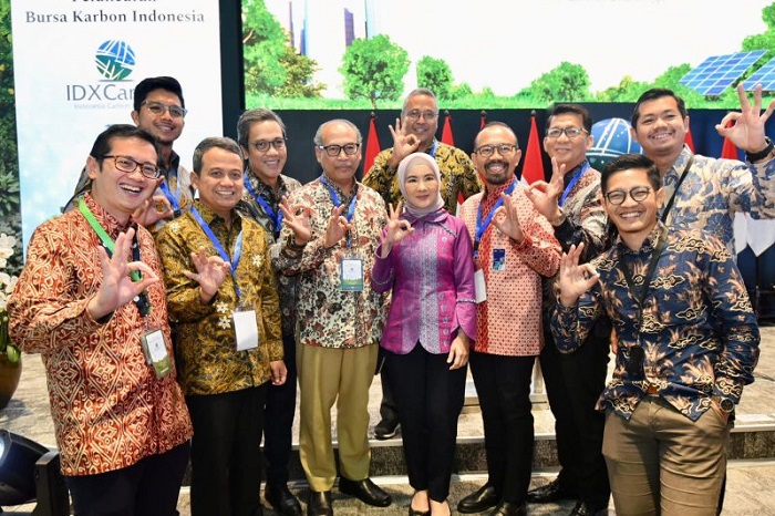 PT Pertamina Patra Niaga selaku Subholding Commercial & Trading PT Pertamina (Persero) melakukan pembelian perdana sertifikat penurunan emisi dari PT Pertamina Power Indonesia. - Image