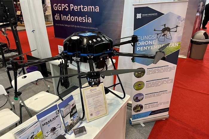 Drone sprayer, salah satu teknologi pertanian yang dipamerkan di Pameran Pangan Plus 2023, rangkaian acara Rakernas IV PDIP, Jakarta, Sabtu (30/9). - Image