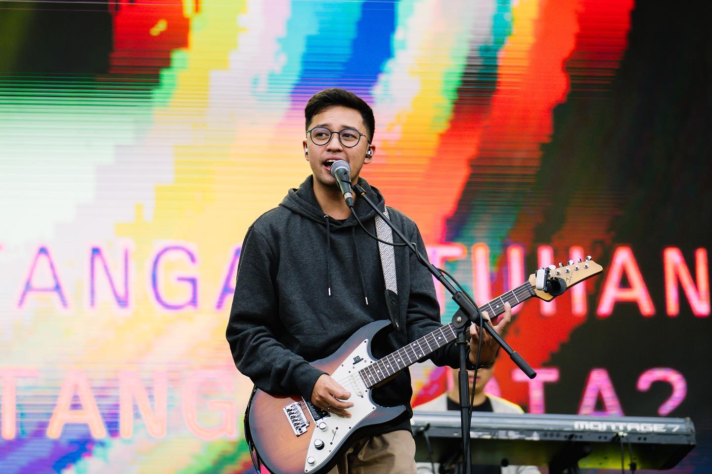 Gitaris HIVI!, Ezra Mandira umumkan keputusannya hengkang dari HIVI!/ sumber instagram @ezramandira - Image